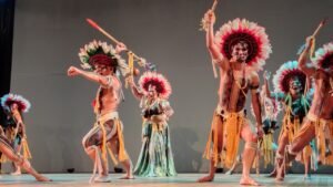 Festival Etnias Balneário Camboriú,apresentações culturais SC,Praça da Bíblia evento,turismo cultural Balneário Camboriú,grupos folclóricos internacionais Brasil,evento cultural gratuito SC,Teatro Bruno Nitz programação,festival folclore Santa Catarina,cultura internacional Brasil,eventos domingo Balneário Camboriú,Fundação Cultural BC evento,encontro internacional etnias,danças folclóricas Brasil,programação cultural SC,turismo eventos Balneário Camboriú