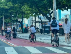 Balneário Camboriú ciclovias,mobilidade urbana Santa Catarina,malha cicloviária BC,BC Trânsito investimentos,ciclovias Balneário Camboriú 2026,Dia Mundial do Ciclista,infraestrutura cicloviária SC,transporte sustentável Brasil,micromobilidade urbana,ciclovias Santa Catarina,trânsito Balneário Camboriú,mobilidade sustentável BC,expansão ciclovias Brasil,planejamento urbano SC,segurança no ciclismo,uso de bicicleta cidade