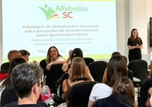 Alfabetiza SC Camboriú,formação professores Camboriú SC,educação anos iniciais SC,Secretaria de Educação Camboriú,Programa Criança Alfabetizada CNCA,capacitação docente SC,ensino fundamental Camboriú,práticas pedagógicas SC,desenvolvimento educacional Camboriú,formação continuada professores,ensino de matemática e português SC,políticas públicas educação SC,qualificação ensino Camboriú,alfabetização estudantes SC,planejamento educacional Santa Catarina