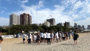 Balneário Piçarras ações comunitárias,Praia Central Piçarras evento,inclusão social Piçarras SC,conscientização autismo TEA Piçarras,Abril Azul Santa Catarina,escoteiros Vale do Itajaí evento,meio ambiente Piçarras ações,Instituto Meio Ambiente Piçarras IMP,arrecadação alimentos Piçarras,cidadania comunidade SC,eventos praia Piçarras,saúde pública inclusão SC,ações sociais litoral SC,educação ambiental Piçarras,comunidade Balneário Piçarras eventos