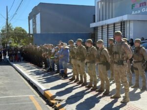 Operação BC+Segura,segurança Balneário Camboriú,fiscalização urbana BC,Guarda Municipal Balneário Camboriú,12º Batalhão Polícia Militar SC,Defesa Civil Balneário Camboriú ações,BC Trânsito fiscalização,DCOI demolição irregular,limpeza urbana Balneário Camboriú,operação integrada segurança SC,bairros São Judas Tadeu e Barra,ordenamento urbano BC,gestão pública segurança,combate irregularidades BC,fiscalização veículos abandonados SC