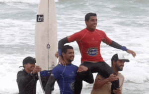 Itajaí campeonato de surf,surf Santa Catarina evento,Canto do Morcego surf,competição surf SC 2026,ASPI Itajaí surf,Bravíssima Private Residence evento,turismo esportivo Itajaí,surf profissional Brasil,categorias surf competição,Federação Catarinense de Surf,evento esportivo Itajaí,surfistas SC competição,campeonato surf litoral SC,cultura do surf Itajaí,premiação surf Brasil,evento surf abril 2026