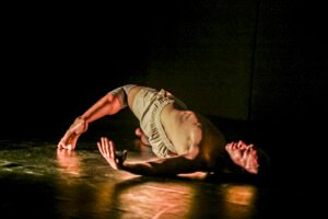 Conexões Contemporâneas,Conexões Contemporâneas 2026,Itajaí,Itajaí Santa Catarina,teatro em Itajaí,programação cultural Itajaí,eventos culturais em Itajaí,Karma Coletivo de Artes Cênicas,artes cênicas Santa Catarina,cultura em Santa Catarina,oficinas de teatro Itajaí,espetáculos gratuitos Itajaí,Fundação Catarinense de Cultura,Prêmio Elisabete Anderle,economia criativa Santa Catarina,teatro contemporâneo,dança e artes visuais,eventos gratuitos em Itajaí,formação artística Santa Catarina,Itajaí Criativa Residência Artística