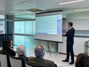 FIESC,Circuito FIESC,FIESC Itajaí,indústria catarinense,inovação na indústria,qualificação profissional,inteligência artificial na indústria,Itajaí,Santa Catarina,setor produtivo,desenvolvimento industrial,competitividade industrial,SENAI,crédito para empresas,capital para indústria,ambiente corporativo,legislação trabalhista,indústria em Itajaí,economia de Santa Catarina,tecnologia industrial,associativismo industrial