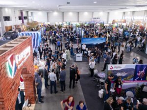 Expo Turismo Paraná 2026,feira de turismo Curitiba,ABAV-PR,negócios turismo Sul do Brasil,R$ 180 milhões turismo,agentes de viagens Paraná,trade turístico,hub de negócios turismo,capacitação agentes de viagens,turismo sênior,inteligência artificial turismo,turismo religioso,Curitiba eventos turismo,Paraná destinos turísticos,Expo Turismo 2027