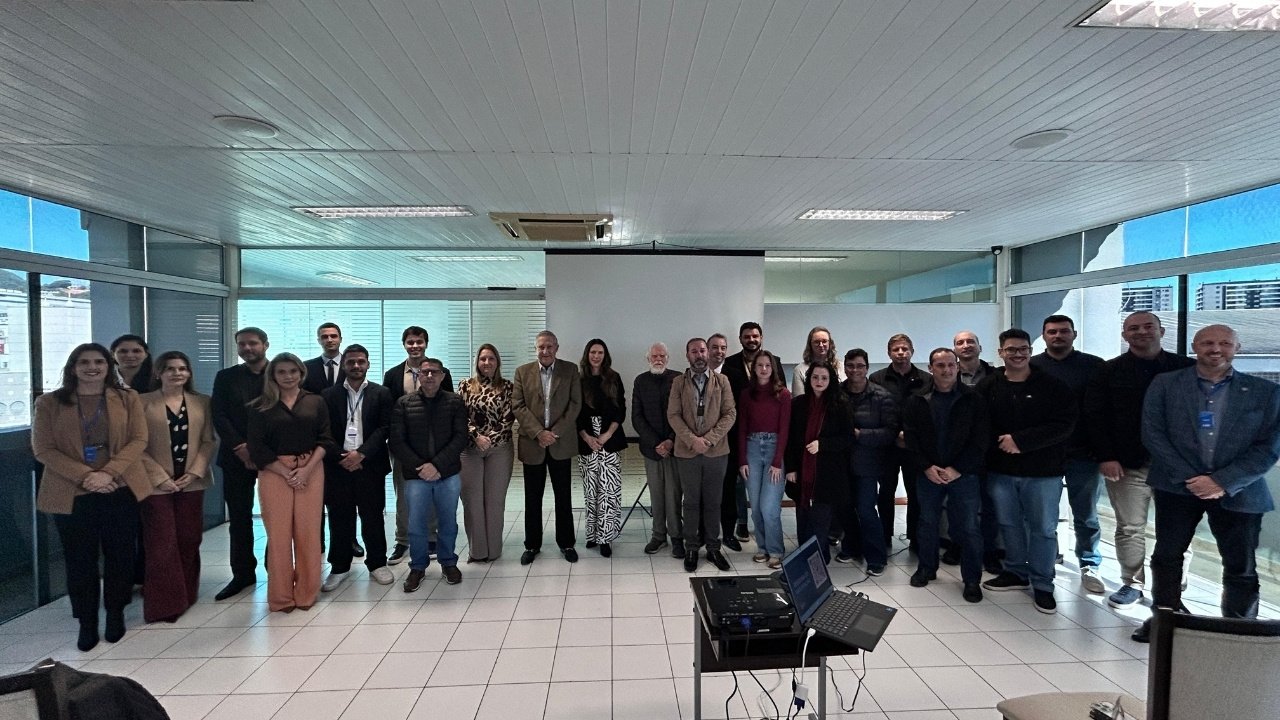 FIESC,Circuito FIESC,FIESC Itajaí,indústria catarinense,inovação na indústria,qualificação profissional,inteligência artificial na indústria,Itajaí,Santa Catarina,setor produtivo,desenvolvimento industrial,competitividade industrial,SENAI,crédito para empresas,capital para indústria,ambiente corporativo,legislação trabalhista,indústria em Itajaí,economia de Santa Catarina,tecnologia industrial,associativismo industrial