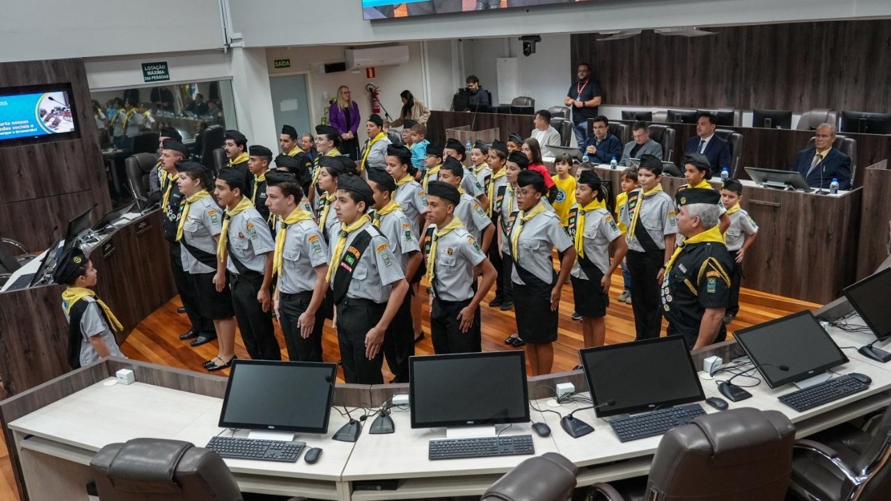 Câmara de Balneário Camboriú,Assembleia de Deus Balneário Camboriú,sessão solene BC,igreja evangélica Balneário Camboriú,Assembleia de Deus Santa Catarina,homenagem religiosa BC,54 anos Assembleia de Deus,Câmara Municipal BC,história da Assembleia de Deus,igreja em Balneário Camboriú,comunidade evangélica Santa Catarina,sessão solene Câmara BC,Anderson Santos vereador,ADAD Balneário Camboriú,instituições religiosas BC,evento religioso Santa Catarina,homenagem a pastores BC