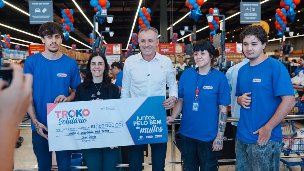 Grupo Koch,Troko Solidário,FEAPAES SC,APAE Santa Catarina,Grupo Koch Santa Catarina,doação Grupo Koch,responsabilidade social empresarial,inclusão social SC,supermercados Santa Catarina,José Koch,Troko Solidário 2026,varejo catarinense,projetos sociais Santa Catarina,Grupo Koch Itapema,Grupo Koch Tijucas,FEAPAES Santa Catarina,doações para APAE,impacto social empresarial