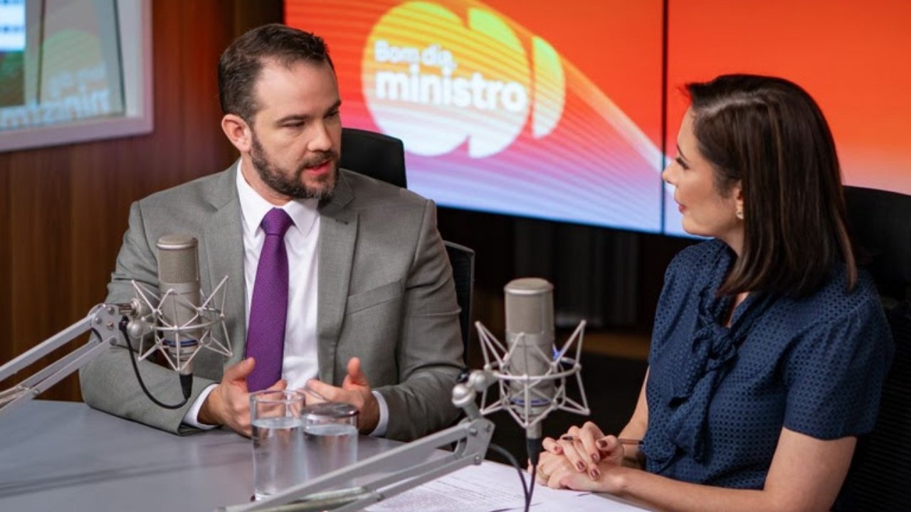 Dario Durigan,Ministério da Fazenda,Governo do Brasil,gasolina no Brasil,etanol no Brasil,guerra no Oriente Médio,combustíveis Brasil,preço da gasolina,preço do etanol,diesel Brasil,biodiesel,Querosene de Aviação,ICMS combustíveis,petróleo internacional,economia brasileira,mercado energético,política fiscal,abastecimento de combustíveis,subsídio combustíveis,inflação combustíveis Brasil
