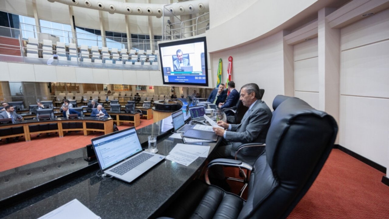 Alesc,Assembleia Legislativa de Santa Catarina,deputados de Santa Catarina,sessão da Alesc,infraestrutura Santa Catarina,segurança pública SC,BR-101 Morro dos Cavalos,ANTT,Arteris Litoral Sul,Jaraguá do Sul,Camboriú,Gideões Missionários,São Francisco do Sul,SC-415,cartórios em Santa Catarina,economia catarinense,empresas catarinenses,Schulz Joinville,Reserva do Vale,desenvolvimento econômico SC