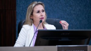 Itajaí,Hospital Pequeno Anjo,UTI pediátrica,Câmara de Vereadores de Itajaí,Anna Carolina Martins,Instituto de Saúde Santa Clara,saúde pública Itajaí,fiscalização hospitalar,atendimento hospitalar,estrutura da UTI,humanização na saúde,acompanhantes na UTI,leitos UTI Itajaí,hospital infantil Santa Catarina,requerimento legislativo,atendimento pediátrico,transparência hospitalar,saúde em Santa Catarina,hospital público Itajaí,melhorias na UTI