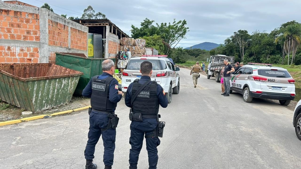 Itapema,operação integrada em Itapema,fiscalização em recicláveis,fiscalização em ferros-velhos,segurança pública em Itapema,Guarda Municipal de Itapema,Vigilância Sanitária Itapema,Polícia Militar de Santa Catarina,receptação de materiais furtados,cabos furtados,fiscalização de posturas,operação contra irregularidades,Prefeitura de Itapema,combate à receptação,fiscalização urbana em Santa Catarina,recicláveis em Itapema,ferros-velhos em Santa Catarina,operação de fiscalização SC