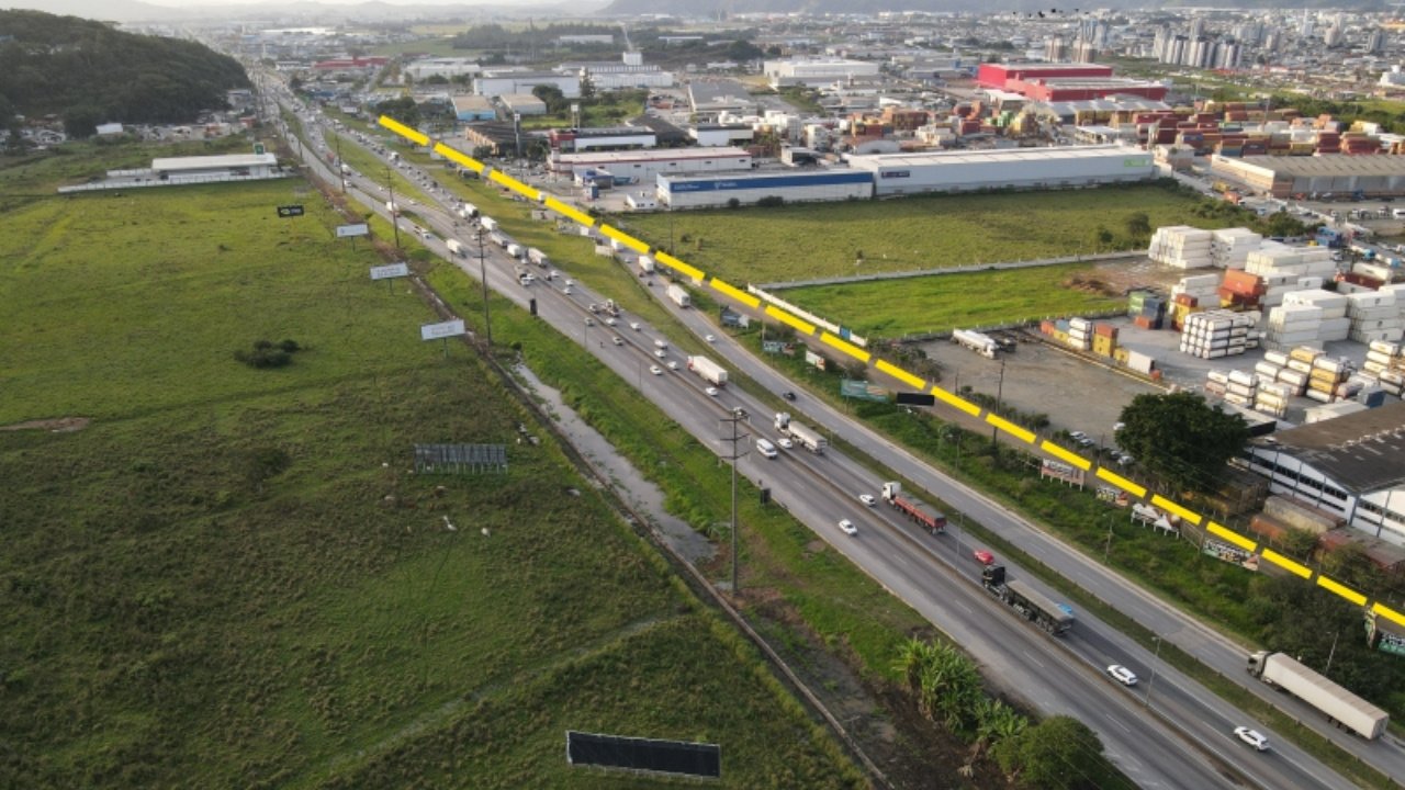 Itajaí,Avenida Radial Oeste,obras em Itajaí,macrodrenagem em Itajaí,pavimentação asfáltica,mobilidade urbana em Itajaí,infraestrutura urbana,obras no bairro Cordeiros,investimento em infraestrutura,drenagem pluvial em Santa Catarina,prevenção de enchentes,desenvolvimento econômico em Itajaí,obras públicas SC,melhorias viárias em Itajaí,Secretaria de Obras de Itajaí,trânsito em Itajaí,valorização imobiliária em Itajaí,pacote de investimentos em infraestrutura