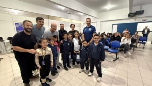 Itapema,óculos gratuitos em Itapema,projeto Olhar e Ouvir Inclusivo,saúde visual nas escolas,educação em Itapema,estudantes da rede municipal,ASTTIOS,CAAVI Itapema,inclusão social em Itapema,atendimento visual infantil,triagem visual em escolas,Ensino Fundamental em Itapema,Prefeitura de Itapema,Alexandre Xepa,qualidade de vida dos estudantes,saúde ocular infantil,projeto social em Santa Catarina,avaliação visual para crianças