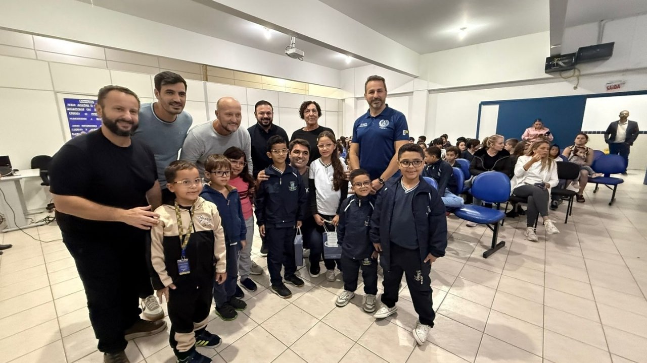 Itapema,óculos gratuitos em Itapema,projeto Olhar e Ouvir Inclusivo,saúde visual nas escolas,educação em Itapema,estudantes da rede municipal,ASTTIOS,CAAVI Itapema,inclusão social em Itapema,atendimento visual infantil,triagem visual em escolas,Ensino Fundamental em Itapema,Prefeitura de Itapema,Alexandre Xepa,qualidade de vida dos estudantes,saúde ocular infantil,projeto social em Santa Catarina,avaliação visual para crianças