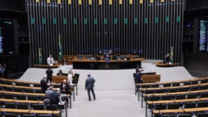 fim da escala 6x1,Câmara dos Deputados,jornada de trabalho no Brasil,redução da jornada semanal,PEC 221/19,PEC 8/2025,Câmara pelo Brasil,debate sobre escala 6x1,Florianópolis,Belo Horizonte,Manaus,Assembleia Legislativa de Santa Catarina,carga horária semanal,trabalho quatro dias por semana,legislação trabalhista brasileira,comissão especial da Câmara,redução de carga horária,debates trabalhistas no Brasil