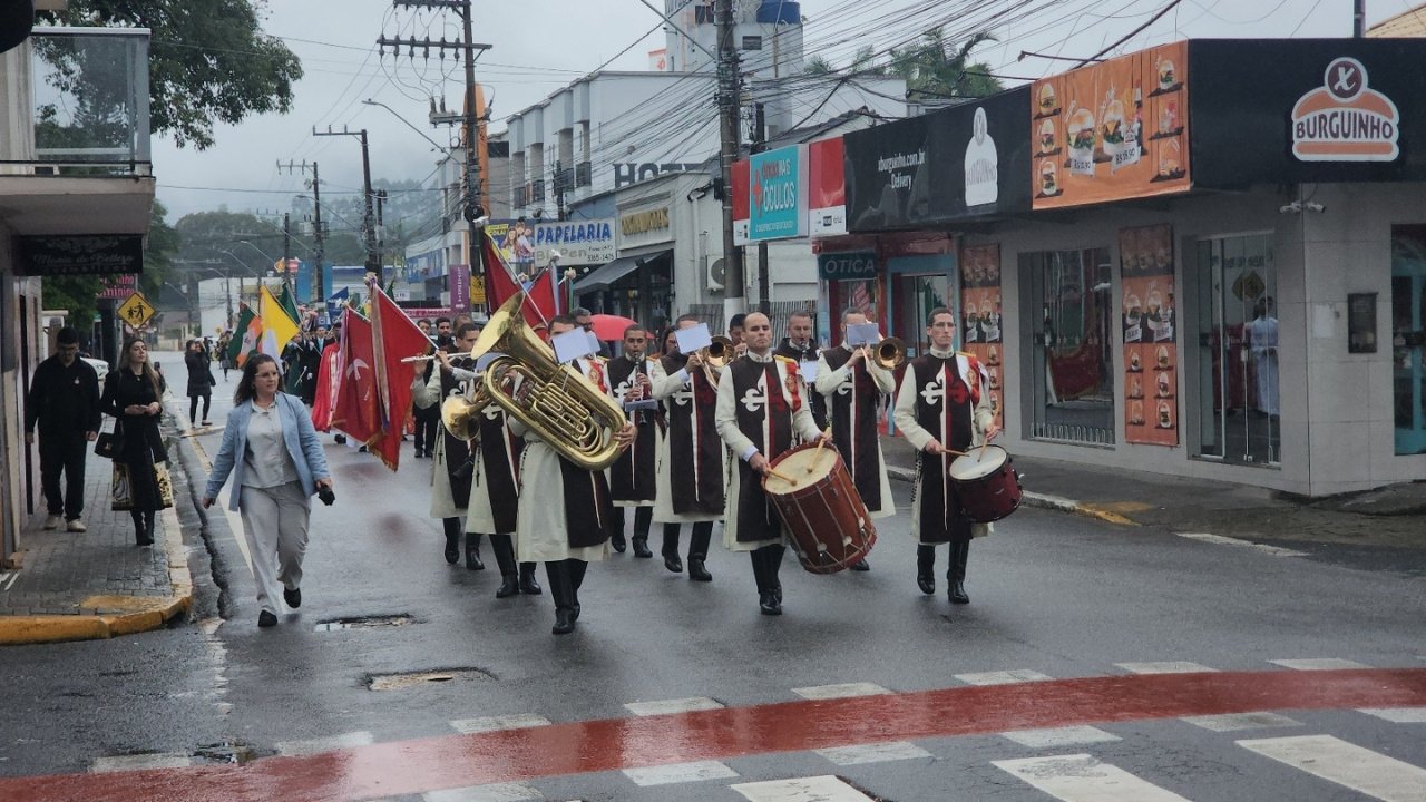Festa do Divino Espírito Santo em Camboriú,159ª Festa do Divino Camboriú,eventos religiosos em Santa Catarina,programação cultural Camboriú,Paróquia Divino Espírito Santo Camboriú,Prefeitura de Camboriú,cortejo imperial Camboriú,missa festiva Camboriú,tradição religiosa SC,festas religiosas no Sul do Brasil,eventos no Centro de Camboriú,cultura e religiosidade,confraternização comunitária Camboriú,Novena de Pentecostes Camboriú,calendário religioso SC