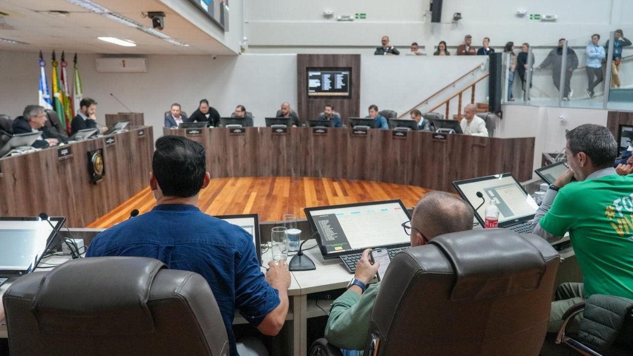 Lei do Microzoneamento,Câmara de Balneário Camboriú,microzoneamento em Balneário Camboriú,uso e ocupação do solo,desenvolvimento urbano sustentável,Projeto de Lei Complementar 2/2026,urbanismo em Santa Catarina,redação final do microzoneamento,Programa Alfabetização para Todos,educação inclusiva em Balneário Camboriú,Câmara de Vereadores de BC,votação do microzoneamento,Comissão de Justiça e Redação,Escola do Legislativo de Balneário Camboriú,Assembleia Legislativa de Santa Catarina