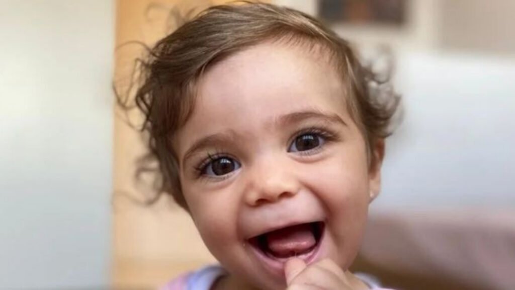 campanha solidária para Lia,filha de policial militar,tratamento com células-tronco,saúde infantil,lesão cerebral infantil,campanha de arrecadação,solidariedade em Santa Catarina,tratamento no México,recuperação infantil,bronquiolite severa,paradas cardiorrespiratórias,apoio comunitário,tratamento especializado infantil,corrente solidária,cuidados intensivos infantis