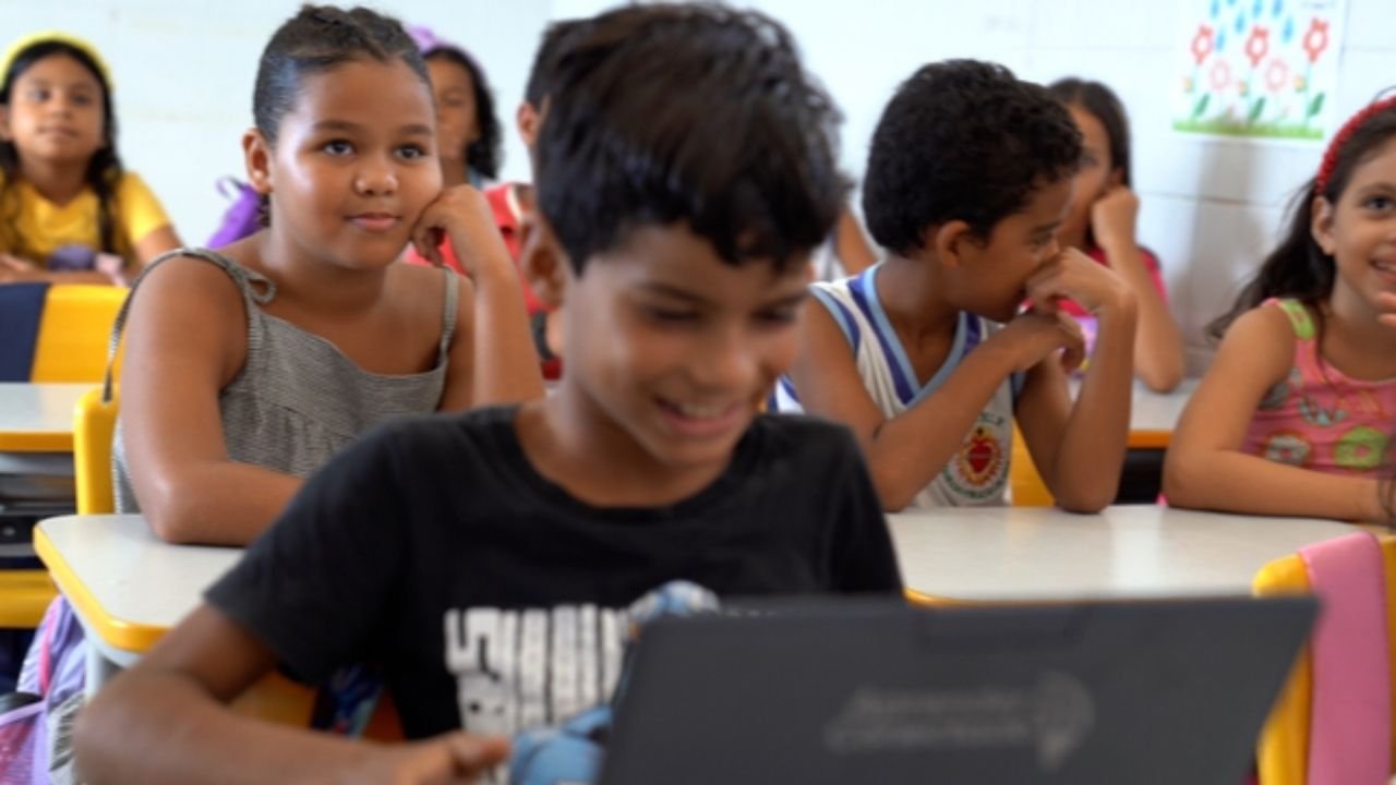 escolas conectadas,internet em escolas públicas,Brasil 100 mil escolas,conectividade escolar,ENEC,MEC,MCom,inclusão digital na educação,internet gratuita para estudantes,Região Norte escolas conectadas,transformação digital educação,programa Escolas Conectadas,governo federal educação,Wi-Fi nas escolas,universalização da internet