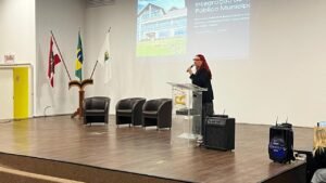 Prefeitura de Brusque,concurso público Brusque,novos servidores em Brusque,integração de servidores públicos,Sage Brusque,gestão pública em Brusque,administração municipal Brusque,Concurso Público 001/2025,capacitação de servidores públicos,ESAP Brusque,atendimento à população em Brusque,gestão estratégica municipal,serviço público em Santa Catarina,qualificação da gestão pública,evento para servidores públicos,administração pública municipal