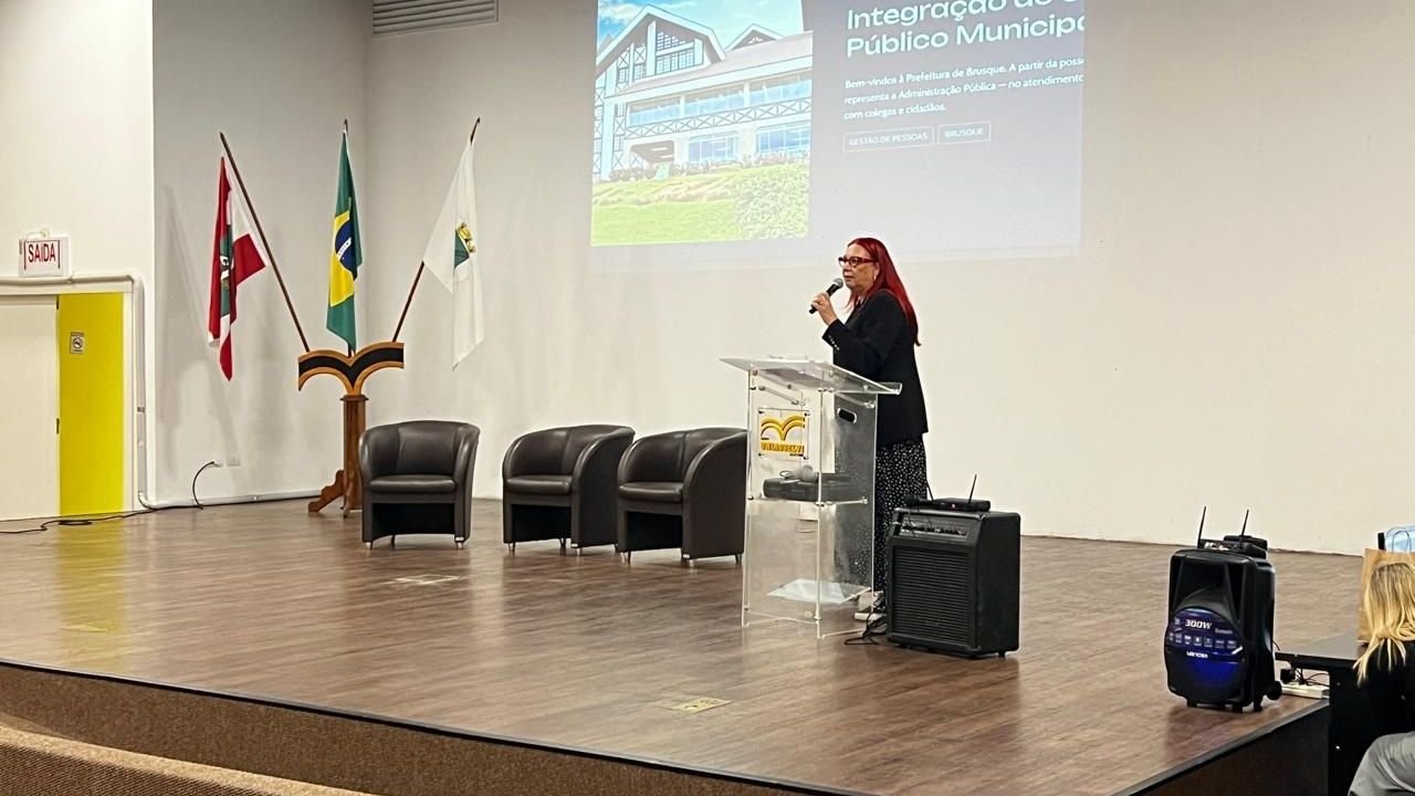 Prefeitura de Brusque,concurso público Brusque,novos servidores em Brusque,integração de servidores públicos,Sage Brusque,gestão pública em Brusque,administração municipal Brusque,Concurso Público 001/2025,capacitação de servidores públicos,ESAP Brusque,atendimento à população em Brusque,gestão estratégica municipal,serviço público em Santa Catarina,qualificação da gestão pública,evento para servidores públicos,administração pública municipal