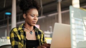 curso gratuito UFU,curso online direitos humanos,educação midiática nas escolas,curso educação básica,UFU inscrições 2026,curso gratuito educação midiática,diversidade nas escolas,formação para professores,direitos humanos na educação,curso online gratuito 225 horas,educação e desinformação,práticas pedagógicas escolares,Universidade Federal de Uberlândia,curso MEC educação,educação digital nas escolas,combate à desinformação escolar,curso para professores online,educação inclusiva Brasil