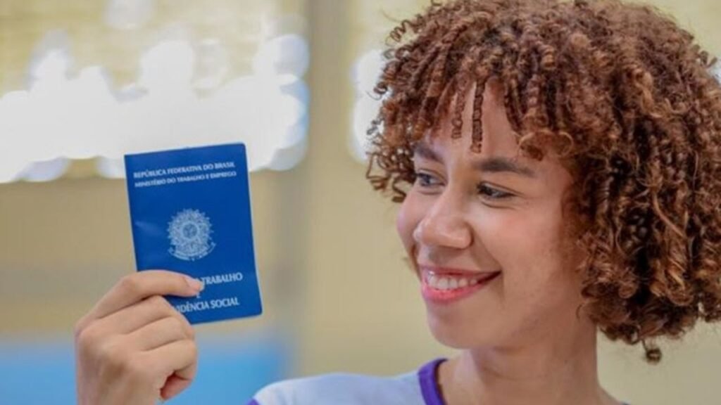 desemprego no Brasil,menor desemprego da história,taxa de desemprego 2026,IBGE desemprego abril 2026,PNAD Contínua Mensal,mercado de trabalho brasileiro,população ocupada Brasil,economia brasileira 2026,rendimento médio trabalhador,massa de rendimento Brasil,emprego no Brasil,taxa de desocupação IBGE,dados econômicos Brasil,força de trabalho brasileira,desemprego abaixo de 6%,geração de empregos Brasil,ocupação no Brasil,renda média do trabalhador brasileiro