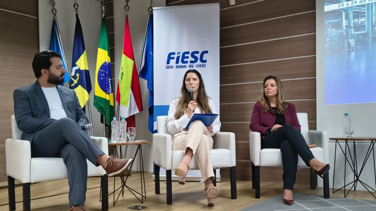 Semana da Indústria FIESC,indústria do futuro,inovação industrial Itajaí,tecnologia na indústria,SENAI Itajaí,inteligência artificial indústria,automação industrial SC,mercado de trabalho indústria,saúde mental nas empresas,qualificação profissional indústria,empregos na indústria Santa Catarina,transformação digital indústria,FIESC Santa Catarina,indústria e tecnologia,desenvolvimento de talentos indústria,empregabilidade setor industrial,indústria 4.0 SC,recursos humanos indústria
