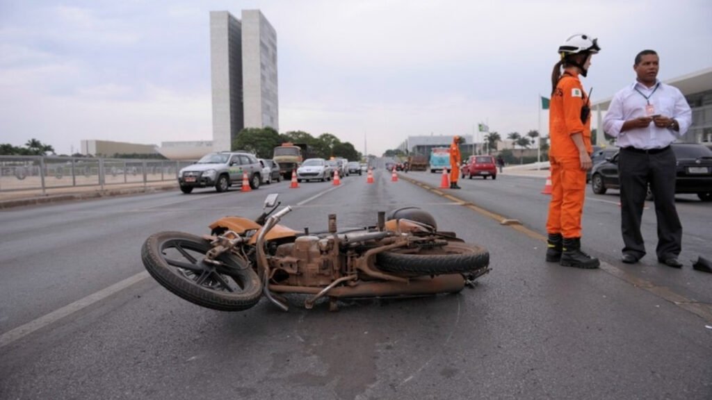 Dia Nacional das Vítimas de Trânsito,Lei 15.403,segurança no trânsito,trânsito Brasil,vítimas de trânsito,PRF,Polícia Rodoviária Federal,Pnatrans,Plano Nacional de Redução de Mortes no Trânsito,legislação de trânsito,trânsito seguro,acidentes nas rodovias,Santa Catarina trânsito,Minas Gerais trânsito,Paraná trânsito,fiscalização rodoviária,alcoolemia ao volante,segurança viária Brasil,campanhas de trânsito,políticas públicas de mobilidade