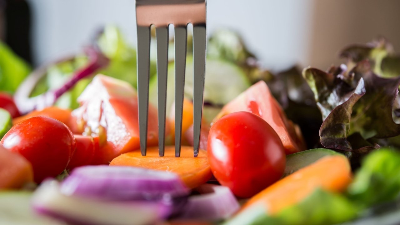 Sindisol,Sindisol Balneário Camboriú,alimentação inclusiva,restrições alimentares,curso de alimentação inclusiva,Balneário Camboriú,curso Sindisol,segurança alimentar,alergias alimentares,intolerância alimentar,veganismo,vegetarianismo,atendimento ao cliente,setor gastronômico,capacitação profissional,manipulação de alimentos,contaminação cruzada,curso de gastronomia em Santa Catarina,alimentação saudável,treinamento para restaurantes,mercado gastronômico Santa Catarina