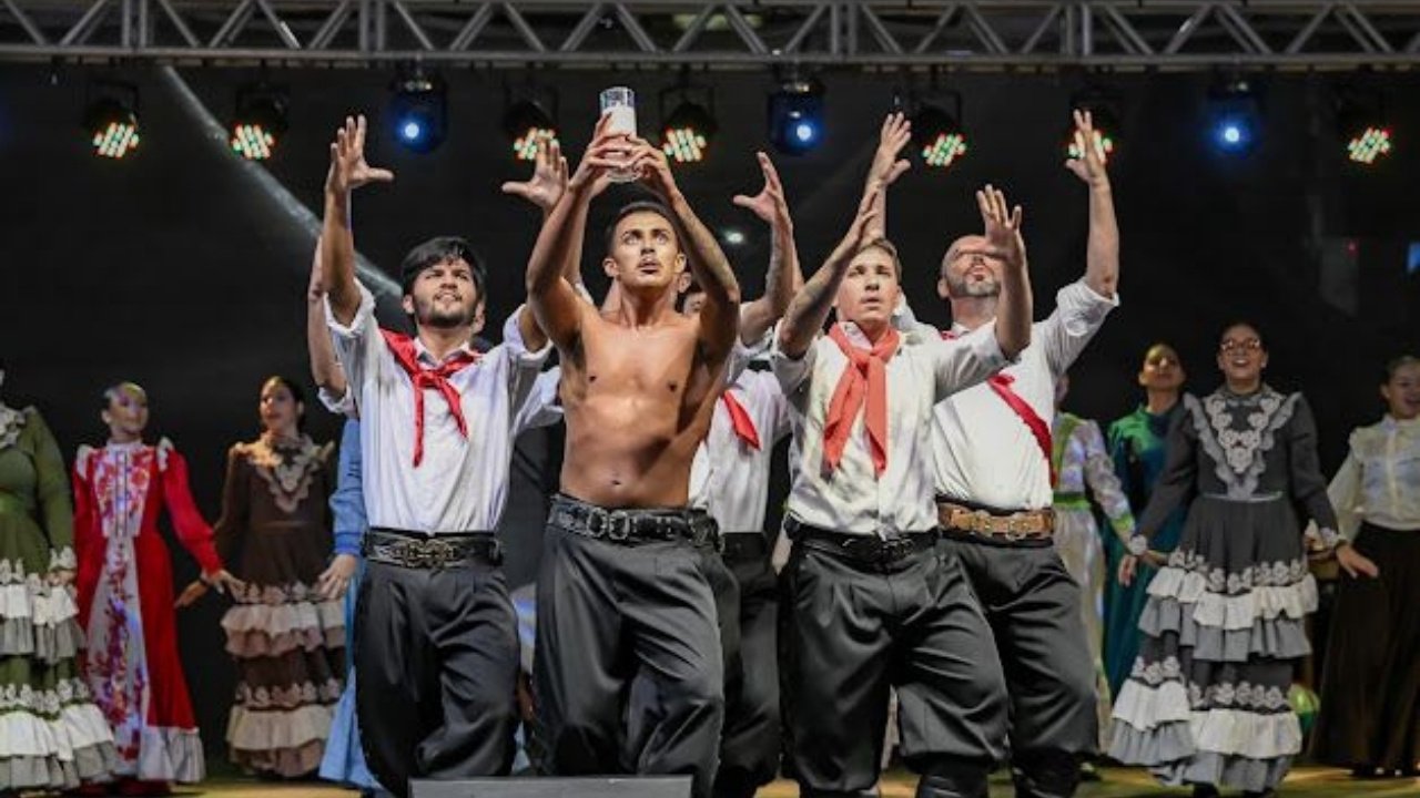 Itapema,Grupo Folclórico Tropeiros do Litoral,Santa Catarina,Rio Grande do Norte,folclore brasileiro,festival de folclore,cultura de Itapema,turismo cultural,Festival Nacional de Folclore de Paicara,Festival Internacional de Folclore AIFL,cultura popular brasileira,eventos culturais Brasil,grupo folclórico Santa Catarina,tradições gaúchas,cultura Sul do Brasil,Itapema turismo cultural,apresentações folclóricas,patrimônio cultural,festivais de cultura,Tropeiros do Litoral