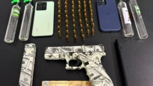 apreensão arma Camboriú,pistola Glock G17 apreendida SC,arma uso restrito Camboriú,Polícia Militar Camboriú operação,12º Batalhão Polícia Militar SC,porte ilegal arma fogo Santa Catarina,apreensão drogas Balneário Camboriú,lança-perfume apreendido SC,segurança pública Camboriú 2026,pistola automática apreendida litoral SC,prisão porte arma restrita SC,munições apreendidas Camboriú,operação policial Camboriú bairro Monte Alegre,Polícia Civil Camboriú flagrante,crime porte arma Santa Catarina