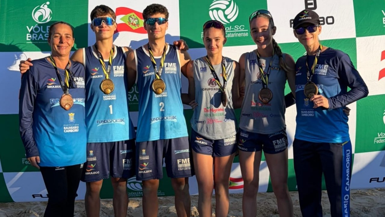 Circuito Catarinense Vôlei de Praia Sub-17,vôlei de praia Balneário Camboriú,FME Balneário Camboriú vôlei,II etapa Circuito Catarinense vôlei de praia,vôlei de praia Santa Catarina 2026,atletas BC vôlei de praia medalha,ranking estadual vôlei de praia SC,vôlei de praia São José SC,categorias de base vôlei BC,esporte Balneário Camboriú destaque,Kelvin Birk Arthur Moraes vôlei praia,vôlei de praia sub-17 Santa Catarina,pódio vôlei de praia feminino SC,FME BC esportes resultados,desenvolvimento esportivo Balneário Camboriú