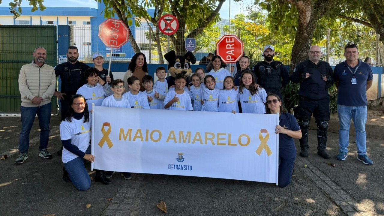 Programa Transitar,BC Trânsito,Balneário Camboriú,Santa Catarina,Maio Amarelo,educação no trânsito,segurança no trânsito,mobilidade urbana,faixa de pedestres,conscientização no trânsito,Prefeitura de Balneário Camboriú,trânsito seguro,escola pública de trânsito,ações educativas,campanha Maio Amarelo,trânsito humanizado,estudantes no trânsito,segurança viária