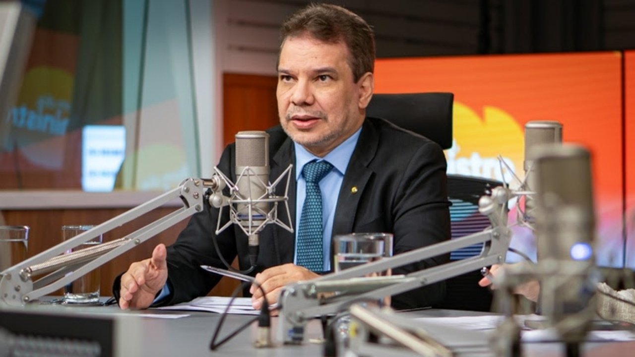 Wellington Lima,Brasil Contra o Crime Organizado,presídios de segurança máxima,sistema prisional brasileiro,segurança pública,crime organizado,Ministério da Justiça,presídios no Brasil,combate ao crime organizado,tecnologia prisional,bloqueio de celulares em presídios,operação modo-avião,investimento em segurança pública,presídios federais,programa de segurança pública,Lula,segurança máxima nos presídios,combate às facções criminosas,sistema penitenciário brasileiro,política de segurança,investimento federal em presídios
