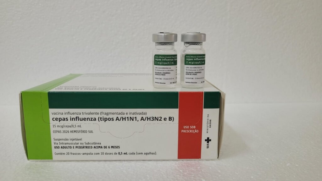 Santa Catarina,vacina contra influenza,vacinação influenza Santa Catarina,Secretaria de Estado da Saúde,SES Santa Catarina,campanha de vacinação,imunização contra gripe,influenza 2026,grupos prioritários influenza,saúde pública Santa Catarina,vírus respiratórios,prevenção no inverno,vacina da gripe Santa Catarina,DIVE Santa Catarina,distribuição de vacinas,vacinação de idosos,vacinação de gestantes,campanha da gripe 2026,doses de influenza SC,inverno em Santa Catarina