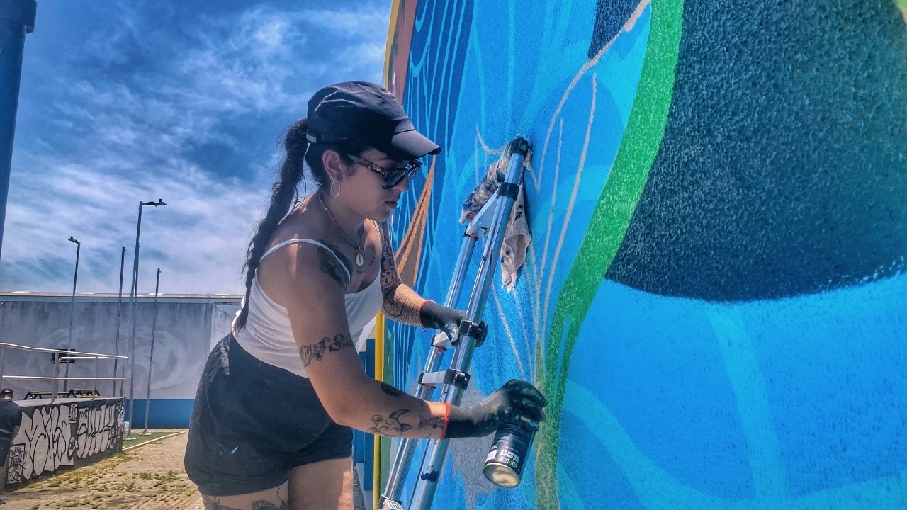 projeto alma de rua,arte urbana em itajaí,murais no porto de itajaí,intervenções artísticas itajaí,cultura em santa catarina,mulheres na arte urbana,muralismo em santa catarina,galeria de arte a céu aberto itajaí,porto de itajaí arte,economia criativa itajaí,projetos culturais itajaí,lei de incentivo à cultura itajaí,fundação cultural de itajaí,artistas mulheres santa catarina,arte contemporânea itajaí,cultura regional catarinense,exposições urbanas itajaí,arte pública brasil,sarah uriarte curadoria,mariana ferret projeto cultural
