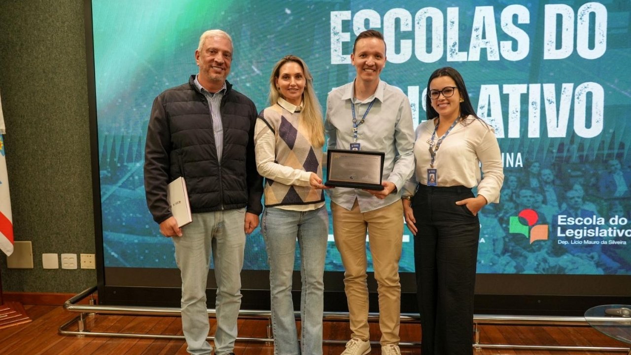 escola do legislativo de balneário camboriú,jogo elo4,ale sc encontro estadual,destaque de boas práticas ale sc,educação legislativa santa catarina,balneário camboriú educação,jogos pedagógicos na educação,educação cidadã brasil,formação política estudantes,câmara mirim balneário camboriú,inovação educacional sc,escola do legislativo bc prêmio,assembleia legislativa de santa catarina educação,ensino lúdico política,ferramentas pedagógicas legislativo,memória política brasileira educação,projetos educacionais legislativo,educação pública santa catarina