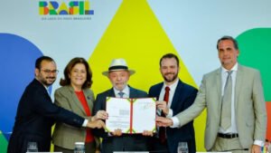 Novo Desenrola Brasil,Lula Novo Desenrola,Desenrola Brasil 2026,renegociação de dívidas,FGTS para pagar dívidas,crédito para famílias,Desenrola Famílias,Desenrola Empresas,Desenrola Fies,Desenrola Rural,juros reduzidos Desenrola,MP Novo Desenrola,programa federal de crédito,pequenos empreendedores Brasil,renegociação de dívidas FGTS,crédito para MEI,Pronampe 2026,ProCred 2026