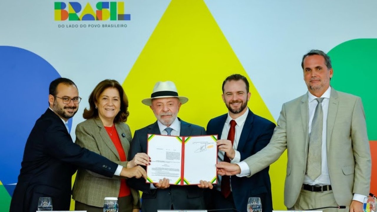 Novo Desenrola Brasil,Lula Novo Desenrola,Desenrola Brasil 2026,renegociação de dívidas,FGTS para pagar dívidas,crédito para famílias,Desenrola Famílias,Desenrola Empresas,Desenrola Fies,Desenrola Rural,juros reduzidos Desenrola,MP Novo Desenrola,programa federal de crédito,pequenos empreendedores Brasil,renegociação de dívidas FGTS,crédito para MEI,Pronampe 2026,ProCred 2026