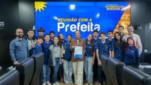 vereadores mirins de Balneário Camboriú,transporte escolar,fiscalização do transporte escolar,educação municipal,Câmara Mirim,escolas municipais de Balneário Camboriú,CEM Taquaras,CEM Vereador Santa,Liga Cidadã,grêmios estudantis,laboratórios de ciências,segurança no transporte escolar,estudantes de Balneário Camboriú,Escola do Legislativo,rede municipal de ensino,obras na educação,Upinha 24h,novo CIEP,participação estudantil,políticas públicas para educação