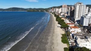engordamento da Praia de Balneário Perequê,Porto Belo,ACIP,IMA,licenciamento ambiental,alargamento da faixa de areia,turismo em Porto Belo,infraestrutura urbana,urbanização da orla,obras em Balneário Perequê,desenvolvimento urbano,valorização imobiliária,litoral de Santa Catarina,Praia de Balneário Perequê,molhes do Rio Perequê,Prefeitura de Porto Belo,obras no litoral catarinense,setor imobiliário,expansão turística,projetos de urbanização