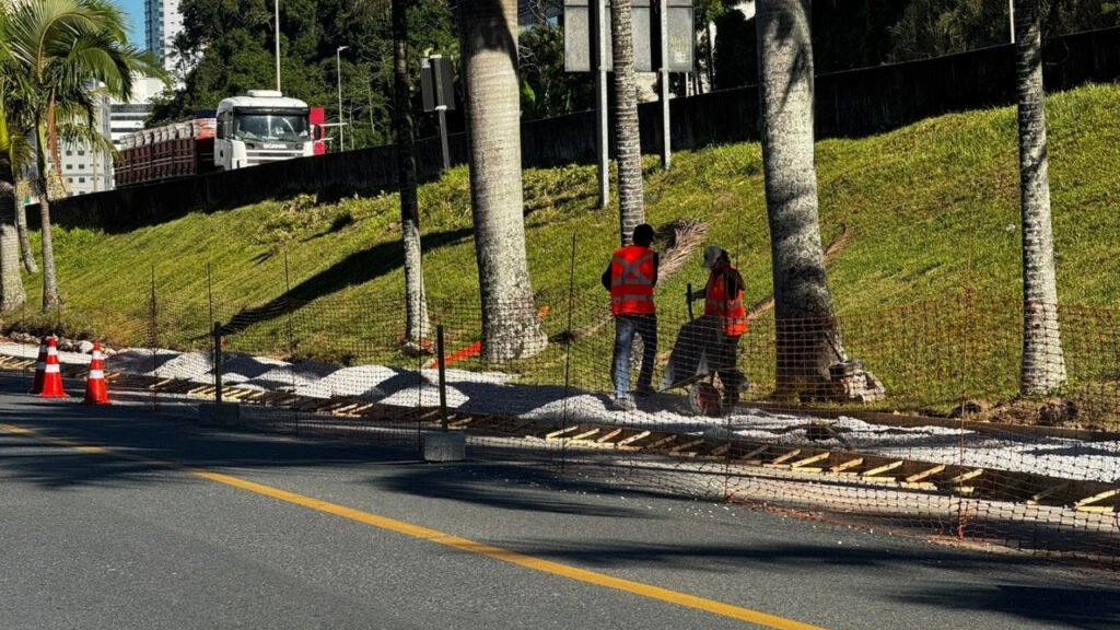 Itapema,ciclofaixa Itapema,mobilidade urbana Itapema,obra em Itapema,ciclofaixa no Estreito,Praia do Morretes,infraestrutura urbana,segurança viária,ciclovia Itapema,investimento em mobilidade,trânsito em Itapema,obras públicas Itapema,mobilidade sustentável,Prefeitura de Itapema,ciclistas em Itapema,BR-101 Itapema,urbanismo Santa Catarina,infraestrutura cicloviária,Plano de Mobilidade Itapema,Masterplan Itapema,obras em Santa Catarina