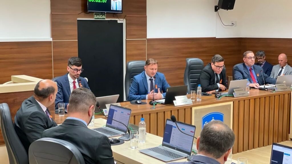 Recupera Navega 2026,Câmara de Navegantes,regularização fiscal em Navegantes,descontos em juros e multas,parcelamento de débitos municipais,arrecadação municipal,tributos municipais,débitos tributários,Navegantes Santa Catarina,Projeto de Lei Complementar 07/2026,tarifa de água,resíduos sólidos urbanos,multas administrativas,programa de recuperação fiscal,REFIS municipal,vereadores de Navegantes,infraestrutura urbana,CRAS Meia Praia,mobilidade urbana,sessão ordinária da Câmara