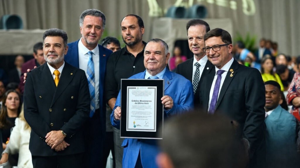 Junior Cardoso,Gideões Missionários da Última Hora,Gideões em Camboriú,congresso dos Gideões,Camboriú,Santa Catarina,turismo religioso em Camboriú,patrimônio cultural catarinense,Assembleia Legislativa de Santa Catarina,evento religioso em Santa Catarina,Marco Feliciano,Zilmar Miguel,congresso missionário no Brasil,história dos Gideões,Cesino Bernardino,economia de Camboriú,evento cristão no Sul do Brasil,patrimônio imaterial catarinense,liderança cristã,missão evangélica