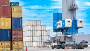 JBS Terminais,Porto de Itajaí,investimento JBS,logística portuária,comércio internacional,Santa Catarina,novas rotas marítimas,infraestrutura portuária,navegação internacional,TEUs Porto de Itajaí,operação portuária,exportação brasileira,JBS Novos Negócios,transporte marítimo,economia catarinense,terminal portuário Itajaí,linhas de navegação internacional,expansão logística,porto em Santa Catarina,mercado de exportação