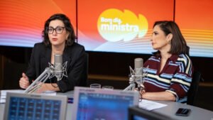 população em situação de rua Brasil,Plano Ruas Visíveis,Ministério dos Direitos Humanos e da Cidadania,Janine Mello entrevista,políticas públicas assistência social,Minha Casa Minha Vida população de rua,IBGE censo população de rua,aporofobia Brasil,CREAS assistência social,direitos humanos Brasil,Governo do Brasil políticas sociais,programa Aqui é Brasil,reintegração social,vulnerabilidade social Brasil,inclusão social políticas públicas,segurança alimentar população de rua