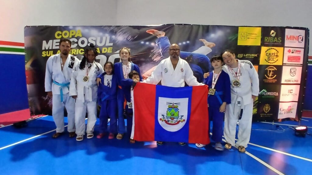 Dojo Menezes,Porto Belo,judô em Porto Belo,Copa Mercosul de Judô,Copa Mercosul Sul-Americano de Judô 2026,Porto Belo Santa Catarina,esporte em Porto Belo,vice-campeonato no judô,Fundação Municipal de Esportes de Porto Belo,LBIJ,CIIJ,atletas de judô,competição internacional de judô,judô em Santa Catarina,artes marciais em Porto Belo,esporte de base,formação esportiva,judocas de Porto Belo,evento esportivo em Porto Belo,judô sul-americano,judô no Brasil,competição esportiva internacional