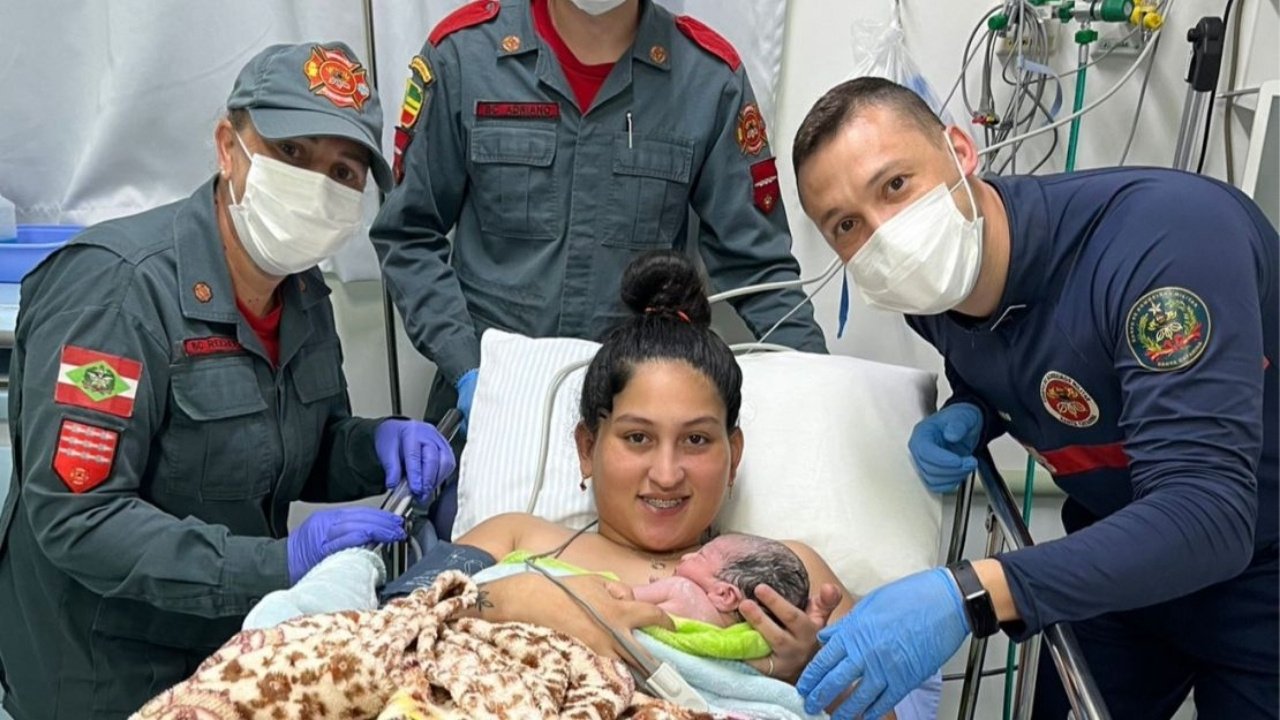 parto realizado por bombeiros SC,CBMSC partos emergência,bombeiros Santa Catarina nascimento,partos em viatura bombeiros,atendimento obstétrico emergência SC,ocorrências CBMSC 2026,nascimentos emergência Brasil,saúde pública Santa Catarina,resgate obstétrico bombeiros,parto fora do hospital SC,bombeiros militares Santa Catarina,emergências obstétricas SC,estatísticas partos CBMSC,Foz do Itajaí partos,Vale do Itajaí saúde emergência
